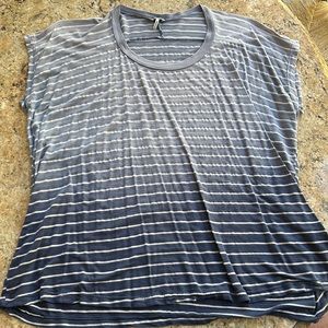 Splendid short sleeve graduated coloring scoop neck top